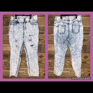 High Rise Sculpting Skinny Jeans.  Juniors 17.